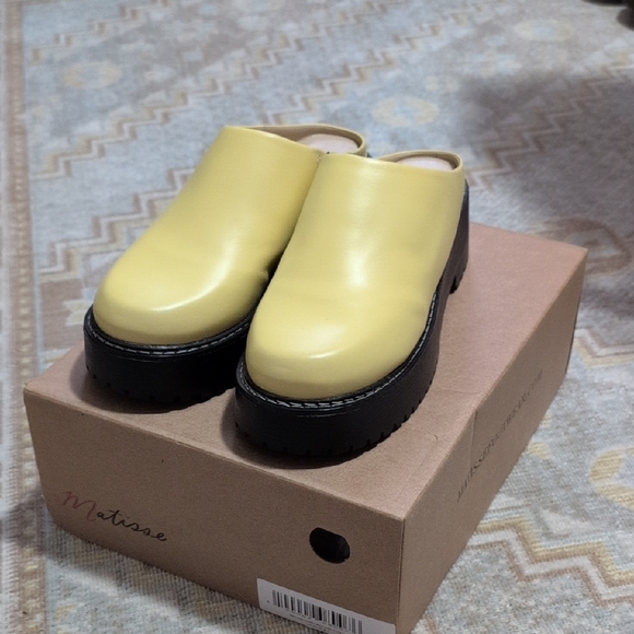 Matisse Lena Chunky Mule in Butter Yellow - Picture 1 of 7